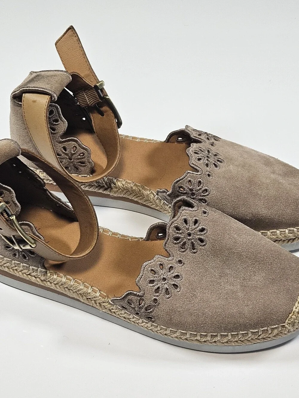 Crown Vintage Women’s Taupe Suede Espadrille Ankle-Strap Flats Size 9
